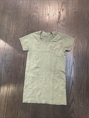 lululemon athletica Short Sleeve Crew Top - Olive